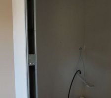Cellier avec la porte à galandage !