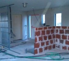 Cloison salle et muret escalier