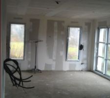 Bandes finies dans salle