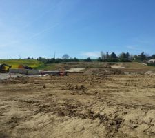 Le lotissement tout juste commenc&eacute; (photo prise depuis la route)