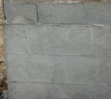 Traitement anti capillarité des 4 rangs de parpaings VS.