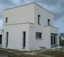Enduit terminé! La maison est idem au 3D qu'on nous avait présenté à la signature.  SUPER!