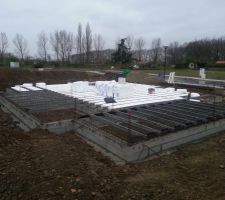 Préparation de la dalle, construction du soubassement de qualité !