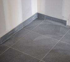 R&eacute;servation portes coulissantes dans les plinthes