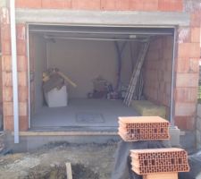 Garage int&Atilde;&copy;gr&Atilde;&copy; 3,5x5m
Ouverture Porte largeur 3 m.