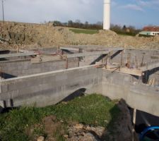 Pos&eacute; de poutre pr&eacute;fabriqu&eacute;