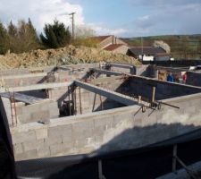 Pos&eacute; de poutre pr&eacute;fabriqu&eacute;