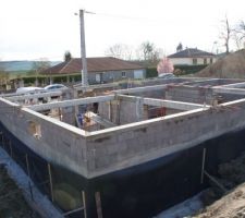 Pos&eacute; de poutre pr&eacute;fabriqu&eacute;