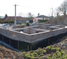 Pos&eacute; de poutre pr&eacute;fabriqu&eacute;