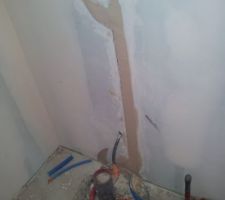 Recasser salle de bains pour passer tuyau au bon endroit