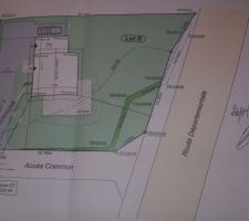 Le plan de masse pour mieux se rendre compte de l avancement des travaux.
le chemin d accès est représenté en gris sur le plan.
il manque donc la partie du chemin d accès derrière le garage
