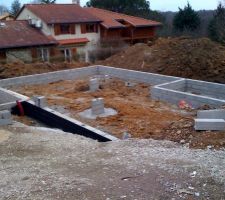 Vue e l'entr&eacute;e du terrain.