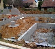 Preparation du vide sanitaire, adroite la terrasse couverte.