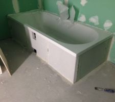 Tablier de la baignoire fabriqu&eacute;s en plaques de siporex