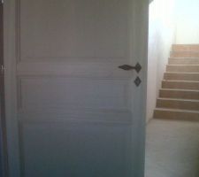 Porte et poignée "rustique" ))