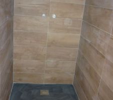 Faïence de la douche terminée!