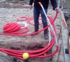 Insertion plomberie dans le remblai avec 2 potes