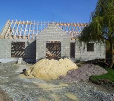 Façade sud, vivement la terrasse et le BBQ !