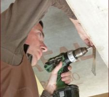 La premi&egrave;re suspente pour le plafond...d'une longue, longue s&eacute;rie, lol!