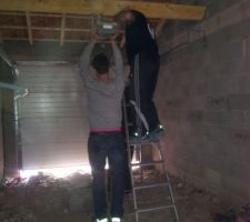Installation moteur garage terminée ! Quel courage... vraiment pas une partie de plaisir :/