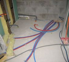 Vue d'ensemble de la salle de bain, ca prend forme