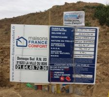 Le panneau de construire   1 mois au 15/03/2014, le feutre indélébile commence à s'effacer déjà :(