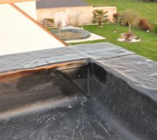 Pose de la membrane EPDM détail finition