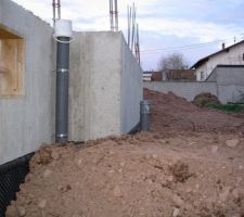 Le contour de la maison remblayé (EP   pièce de visite drain)