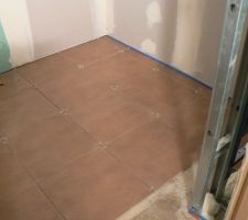 Salle d'eau parentale cot&eacute; wc suspendu