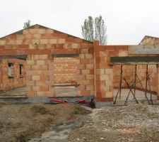 Puis plus rien du 29 octobre à fin novembre avec le débur de la maçonnerie.
Bizarre que ça n'enchaine pas. Bon ça doit etre normal.