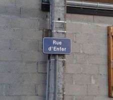 Nom de la rue à l'autre bout. C'est là que ca fait douter !!!
