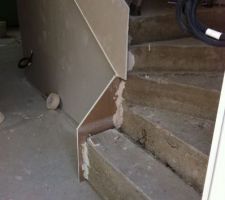 La finition de l'escalier n'est pas propre