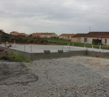 Finition de la première étape avec la dalle de béton qui a été coulée ce matin