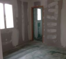 Chambre avec salle de bain attenante (porte coulissante)