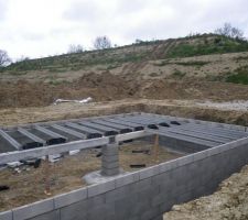 Longrines et poutrelles du plancher bas