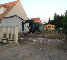 3ème jour de chantier ils ont carburé ! Quasi toutes les fondations sont parties et il ne reste qu'un bout du garage