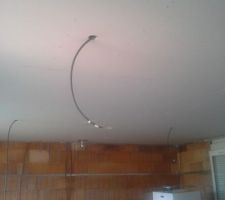 Vue sur le plafond d'une partie du séjour