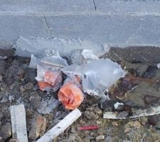 Des d&eacute;chets dans les tranch&eacute;es