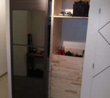 Placard de l'entr&eacute;e. 134*90