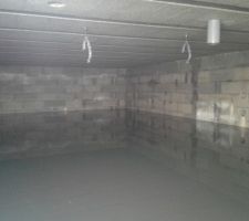 Une piscine ? Non, le sous-sol après dix mois ....