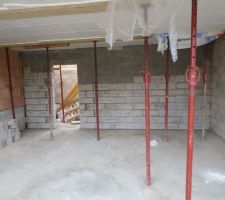 Mur au fond du garage (buanderie derrière)