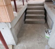Pallier entre maison et garage avec finitions