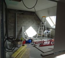 Chambre des parents ; il reste encore beaucoup &agrave; faire !