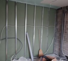 Cloison entre chambre des parents et salle de bains