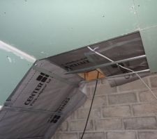 Portion de pare-vapeur et de placo &agrave; terminer (salle de bains)