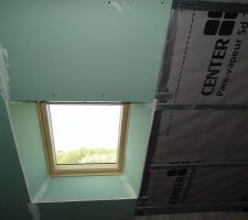 Encadrement du v&eacute;lux de la salle de bains