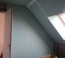 Cloison entre la salle de bains et le WC (&eacute;tage). Reste encore toute la plomberie &agrave; faire...