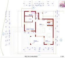 Plan du Rez de Chaussée.

Nous avons organisé la chambre parentale avec un puit de lumière en tête de lit qui donne sur le lever de soleil côté montagne !

Trois baies vitrées dont une dans le salon à trois vantaux qui permettra de récupérer 66% de la surface en ouverture.

Tous les volets roulants sont des volets roulants ajourés. Complètement fermés ils occultent, partiellement fermée il y a un petit jour entre chaque lame qui laisse entrer une lumière tamisée.

Toute petite varangue couverte, et pour augmenter la surface ombragée elle sera étendue vers la suite parentale avec des voiles d'ombrage.