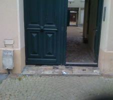 Entrée sur rue (Borne EDF)