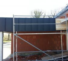 Le bardage en zinc prend forme